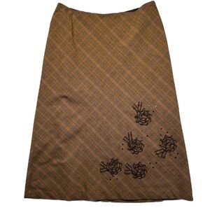 Versailles flat front A line plaid skirt with floral appliqué size 6